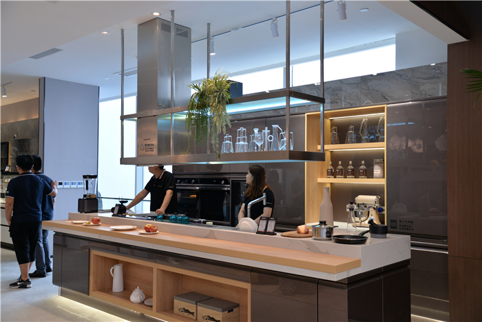 海尔智家获得实用新型专利授权：“铰链组件和制冷设备”