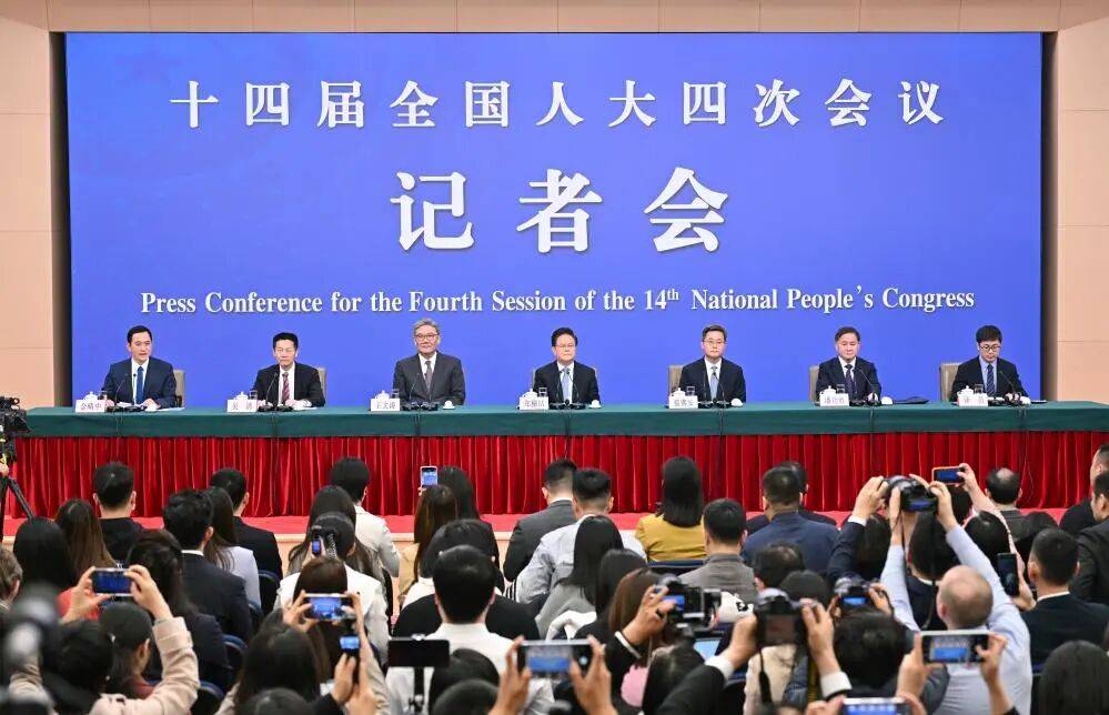 财政部部长蓝佛安：财政政策“更加积极”基调延续 今年支出将首破30万亿元