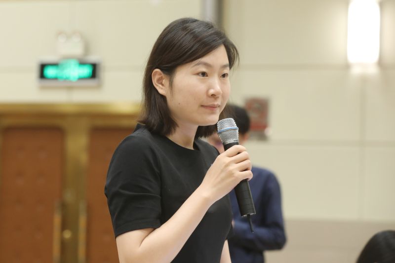 潘功胜：保持社会融资条件相对宽松