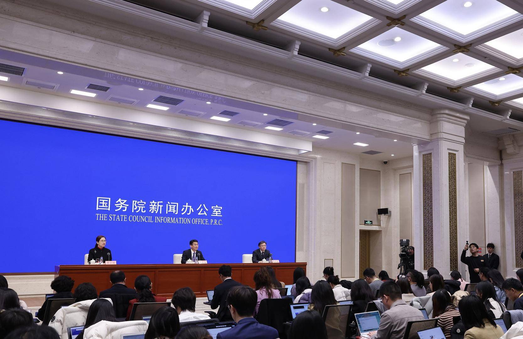 大摩邢自强闭门分享：预计中国今年可能继续降息15个基点，反内卷不停留在纸面上还要靠改革