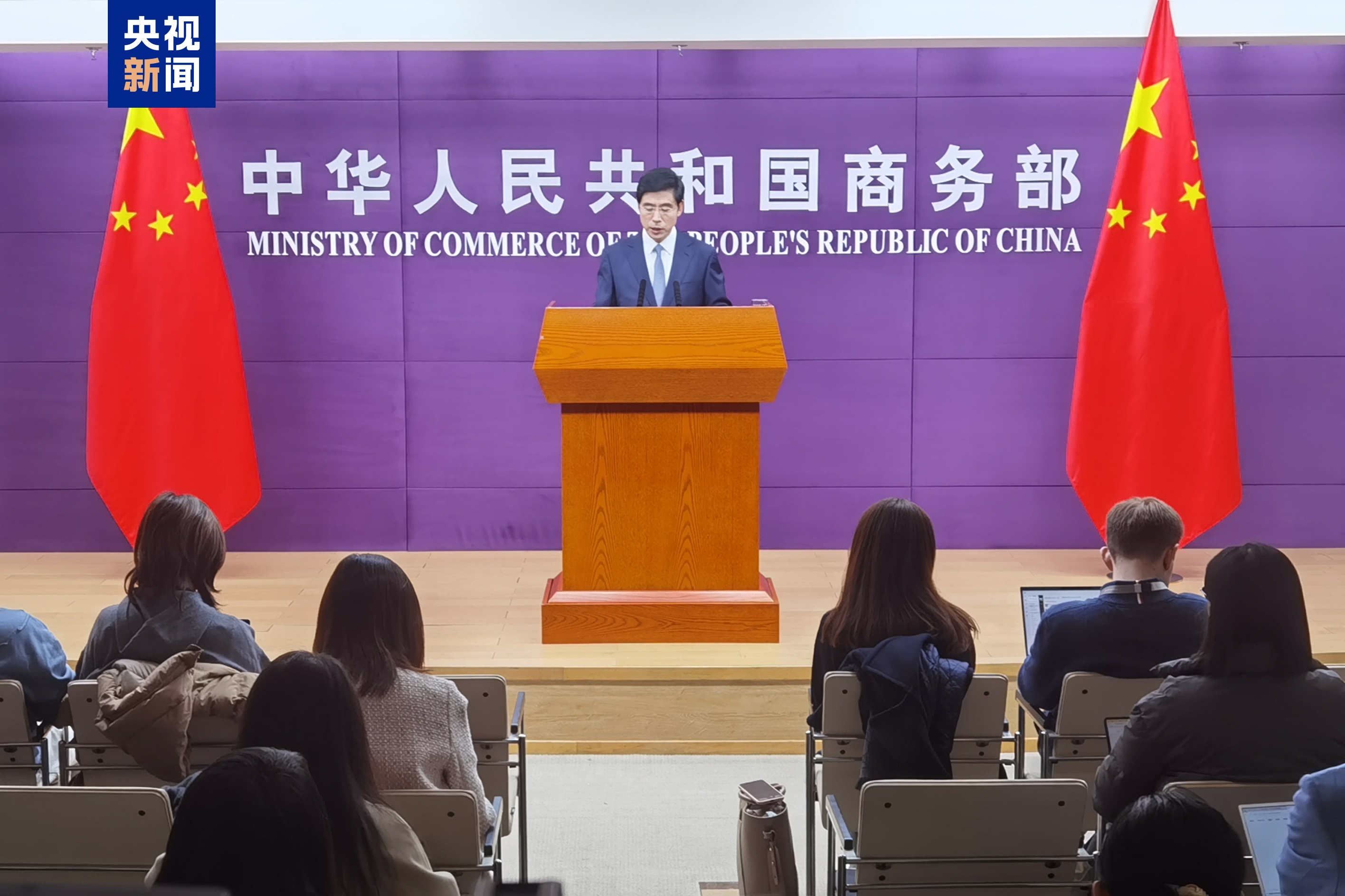 商务部新闻发言人就中美经贸磋商有关问题答记者问