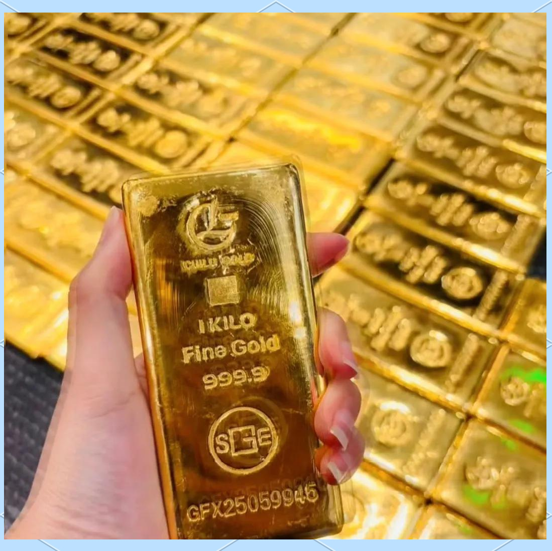 特写:金价高位震荡 深圳水贝市场人气仍旺