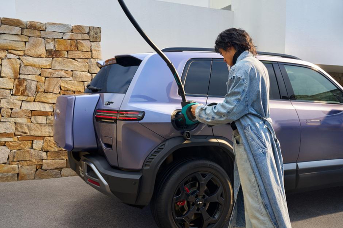 方程豹3闪充版上市：搭载第二代刀片电池，充至70%仅需5分钟