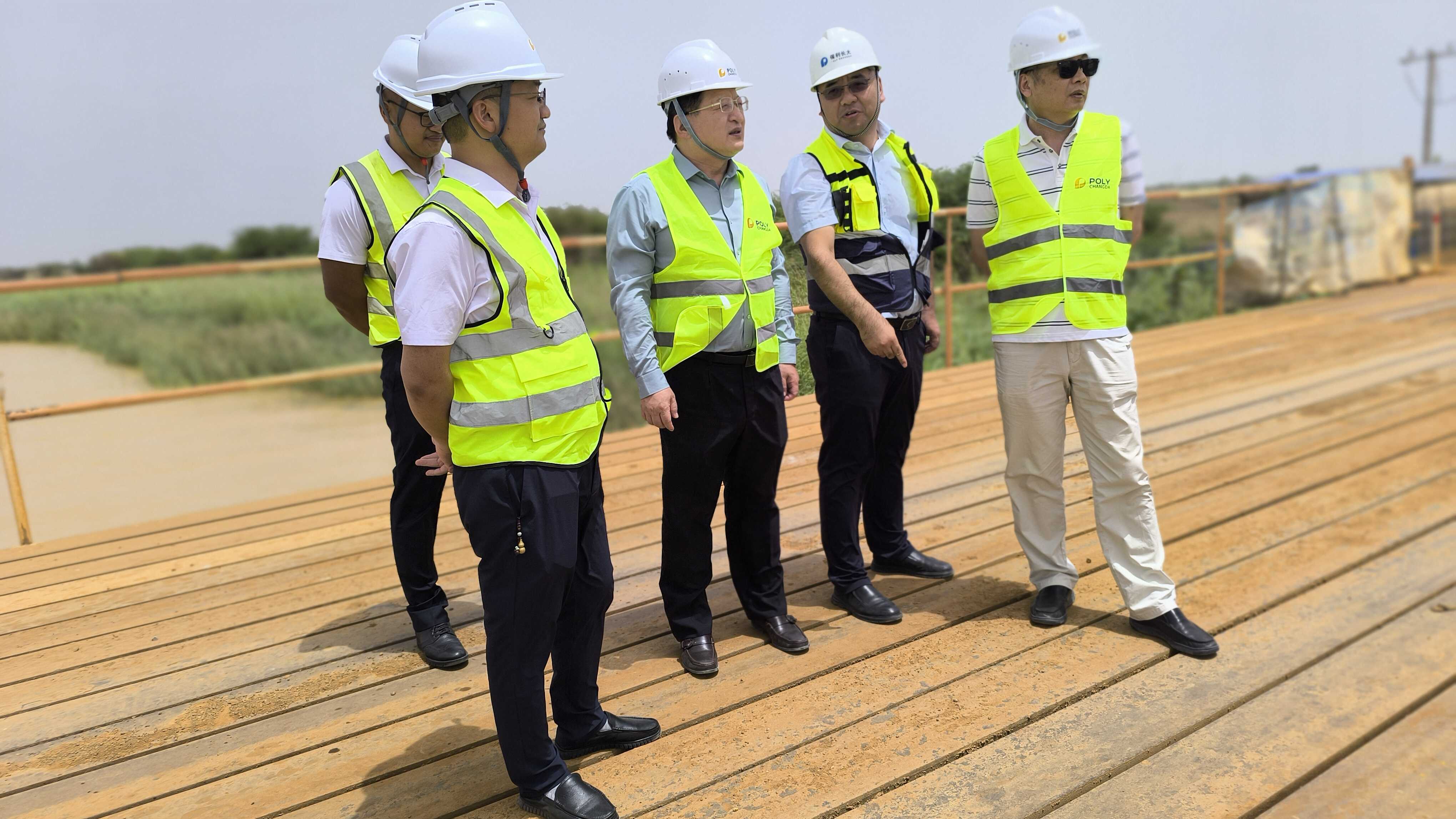 唐中东大使陪同毛里塔尼亚第一夫人走访扎耶德自闭症儿童中心