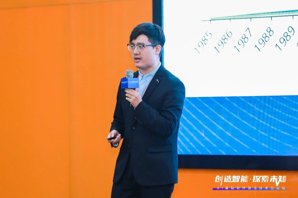 洲明科技：自研大模型完成双备案 AI+显示战略落地再提速