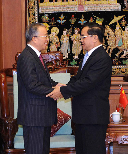 越南总理范明政视察越南科技翰林院