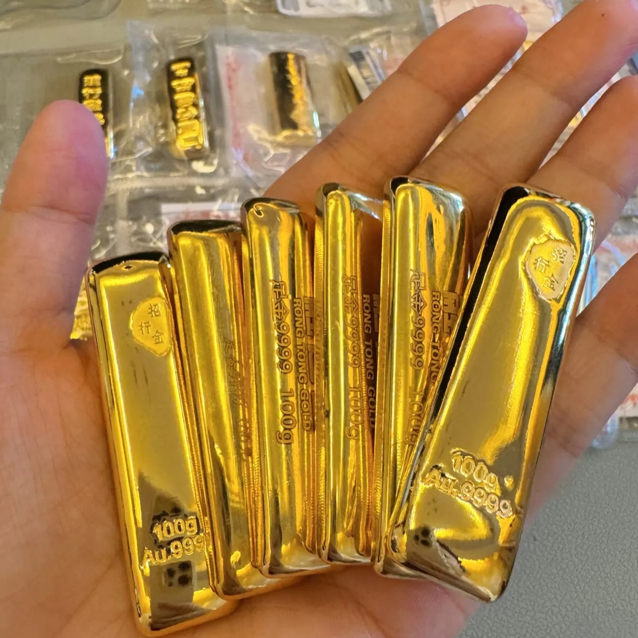 内存条变“黑金条”，涨价潮席卷华强北