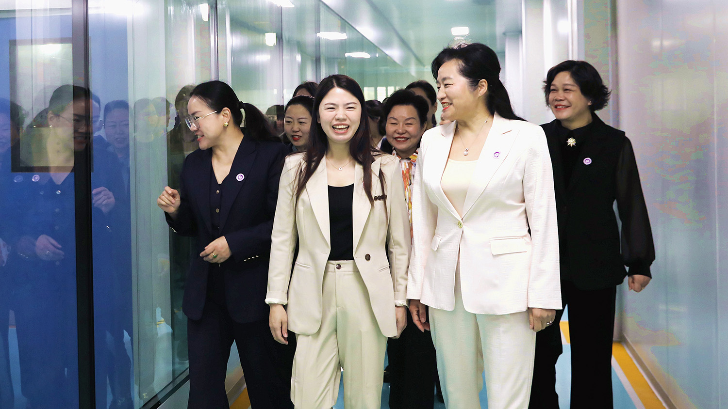 尹力会见跨国医药企业和协会负责人