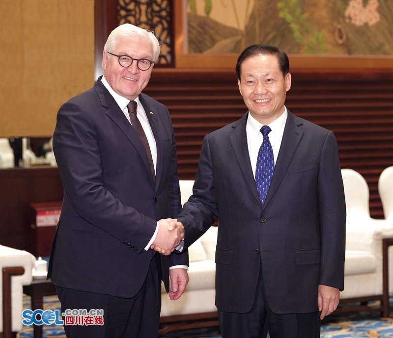 尹力会见跨国医药企业和协会负责人