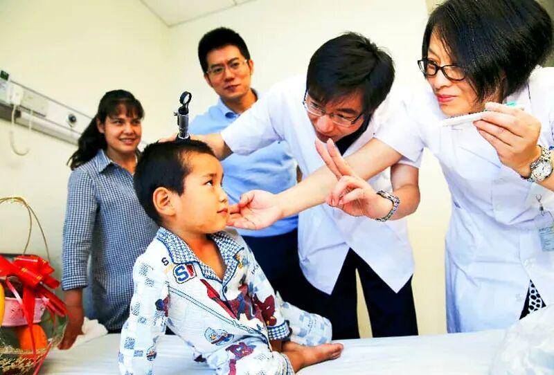 跨越千里“云端”执刀!中国机器人微创手术加速“出海”